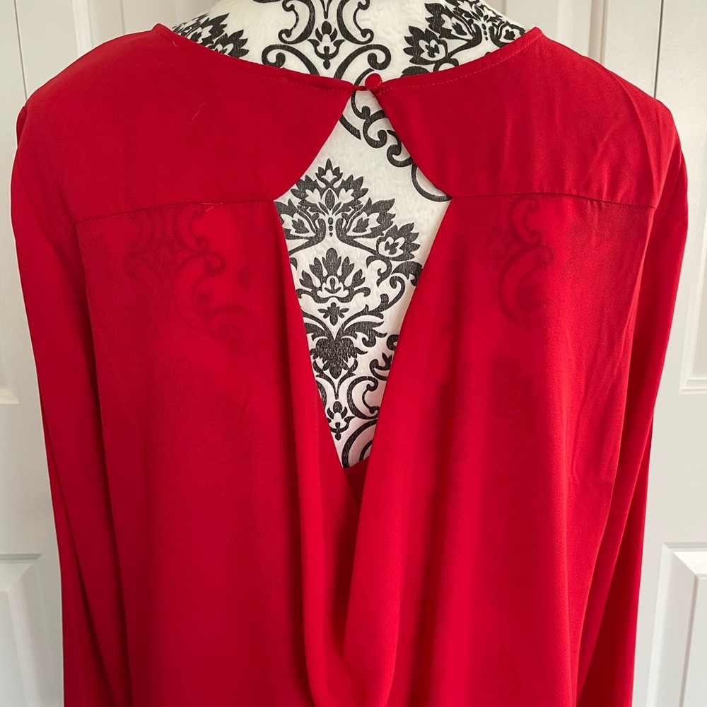 Red blouse 💄 - Picture 4 of 7